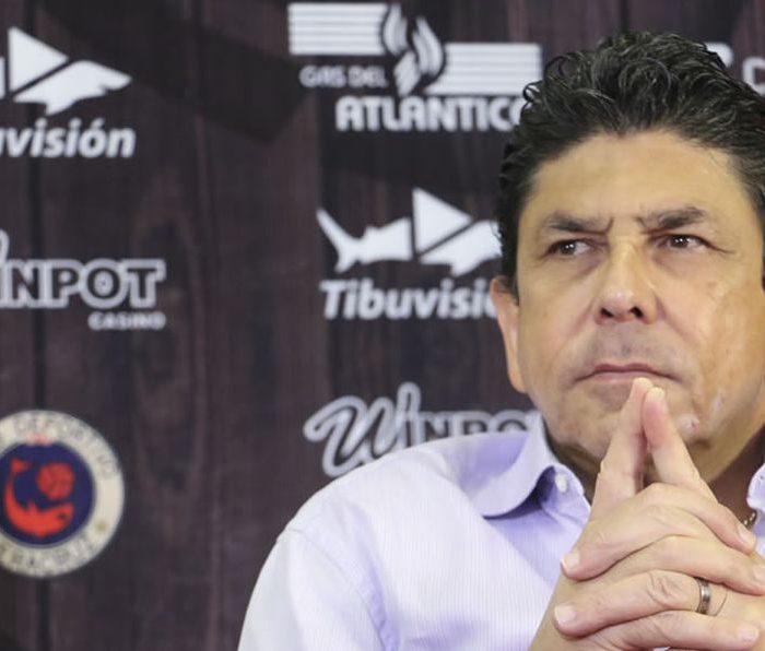 Fútbol: Acusa a jugadores por dejarse ganar