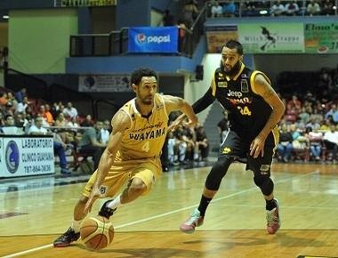 Caciques firman a Juan Coronado