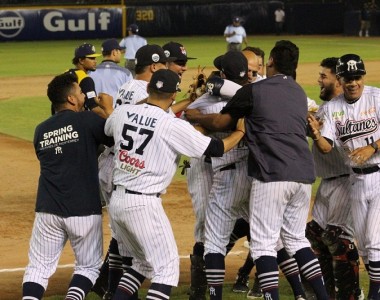 Beisbol, LMB: Espectacular voltereta y Sultanes le saca el juego a Rieleros
