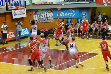 A DECISIVO EN EL BALONCESTO AMBAS SERIES