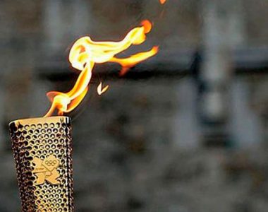 CORONAVIRUS: TROPIEZO DE LA ANTORCHA OLÍMPICA