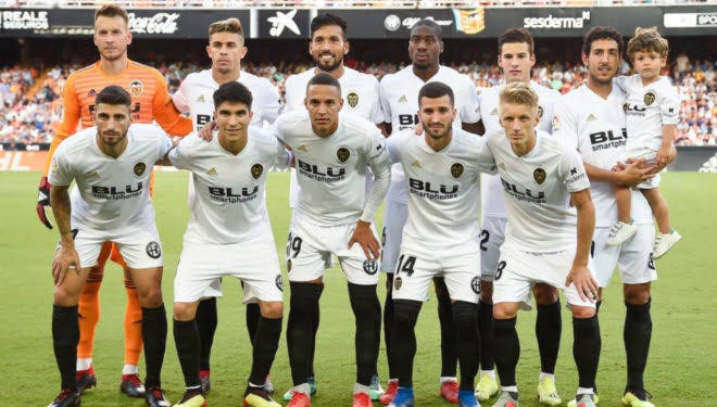 Fútbol: El Valencia anuncia recorte salarial a jugadores ante la crisis